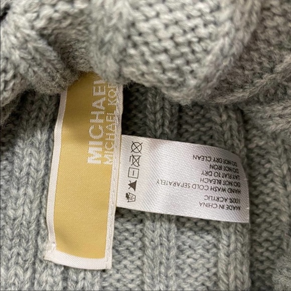 NWT Michael Kors Gray Fold Over Pom Beanie - Picture 2 of 6